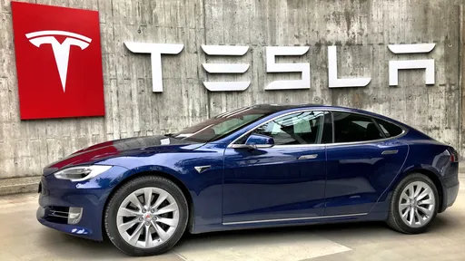 Engenharia reversa mostra tudo o que carros da Tesla "escondem"
