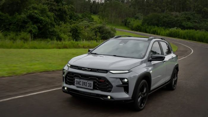 Chevrolet revela imagem inédita do interior do Sonic