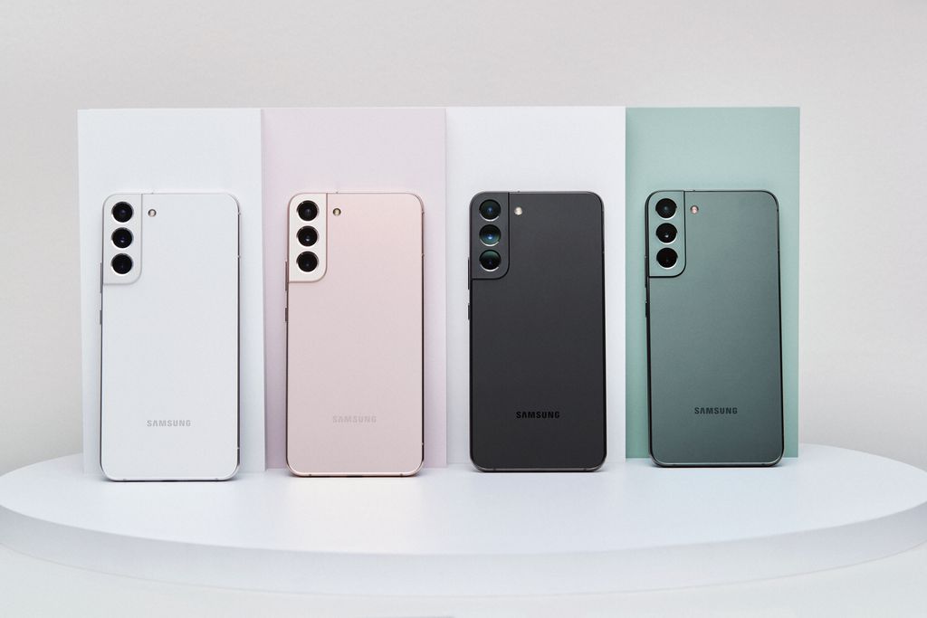 Além do branco, o S22 e o S22 Plus serão lançados em rosé, preto e verde (Imagem: Samsung)