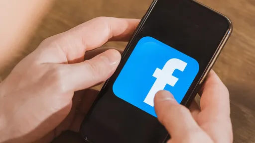 Como salvar stories do Facebook no celular?