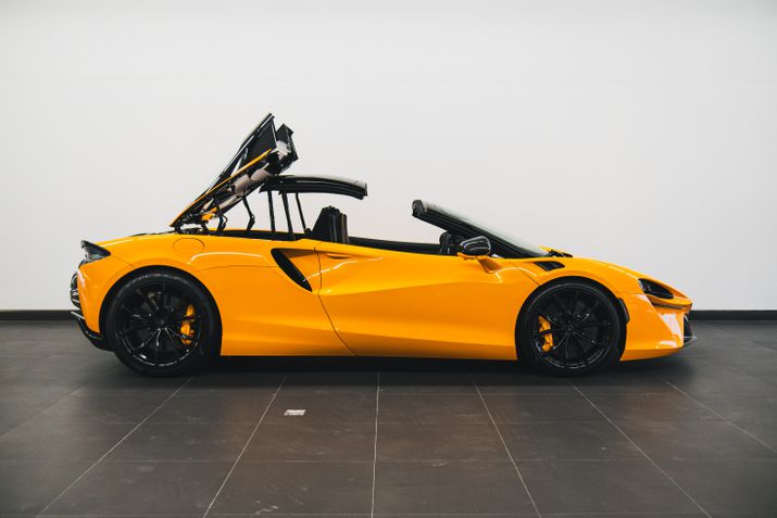 McLaren Artura Spider 2025