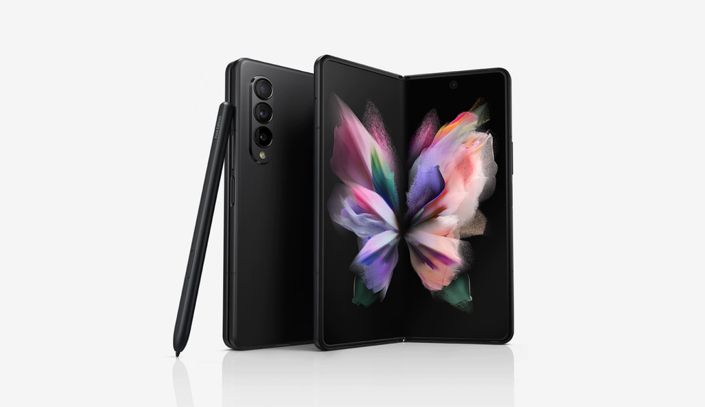 Galaxy Z Fold 3 suporta S Pen, mas acessório é vendido separadamente e não tem encaixe no corpo (Imagem: Reprodução/Samsung)