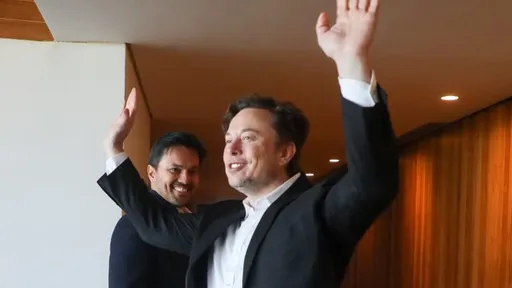 Tesla passa sufoco e Elon Musk pede ajuda aos funcionários: "Vamos ralar"