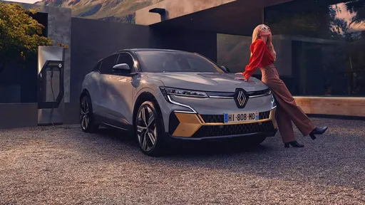 Renault Megane E-Tech elétrico estreia na Europa com preço surpreendente