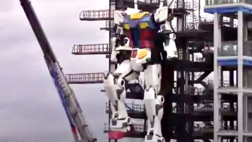 Robô gigante Gundam real de 18 metros dá seus primeiros passos; assista