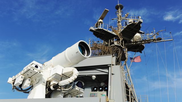 Marinha dos Estados Unidos está testando canhão que usa laser; veja arma em ação