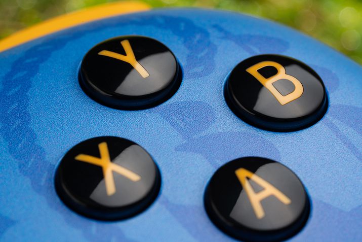 8BitDo Ultimate 3-mode - Rare 40th Anniversary Edition