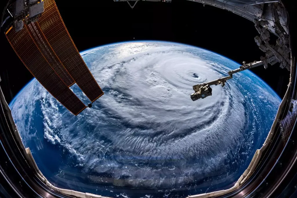Furacões e ciclones formados no Atlântico tem influência dos ventos alísios, que sopram do leste para o oeste, vindos da África (Imagem: ESA/NASA)