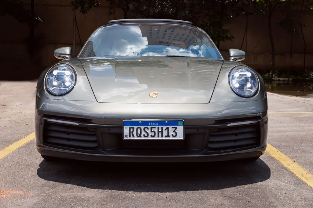 Porsche 911 Carrera S, um dos mais conhecidos e cobiçados nomes da marca (Imagem: Ivo Meneghel Jr/Canaltech)
