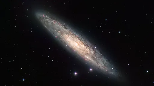 Hubble detecta trio de "fósseis galácticos" próximos à Galáxia do Escultor