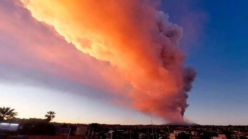 Vulcão entra em erupção 2 vezes em 2 dias na Itália e satélite tira foto