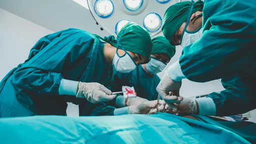 Transplante raríssimo faz paciente brasileiro viver 45 dias com dois corações