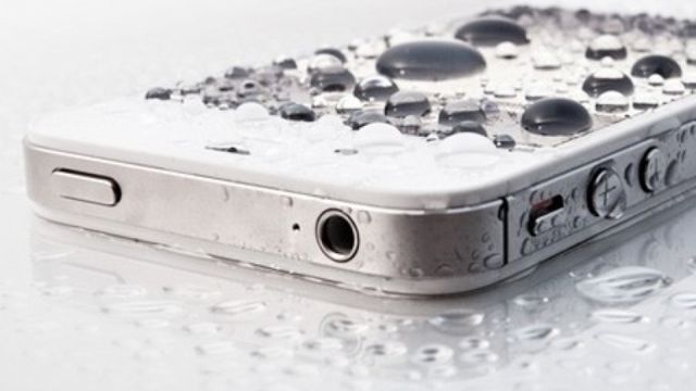 Patente sugere que próximos iPhones poderão eliminar líquidos sozinhos