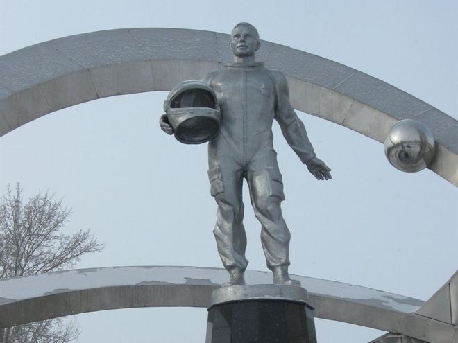 Estátua de Yuri Gagarin, primeiro homem a ser enviado para o espaço, erguida na cidade de Karaganda, no Cazaquistão (Imagem: NASA)