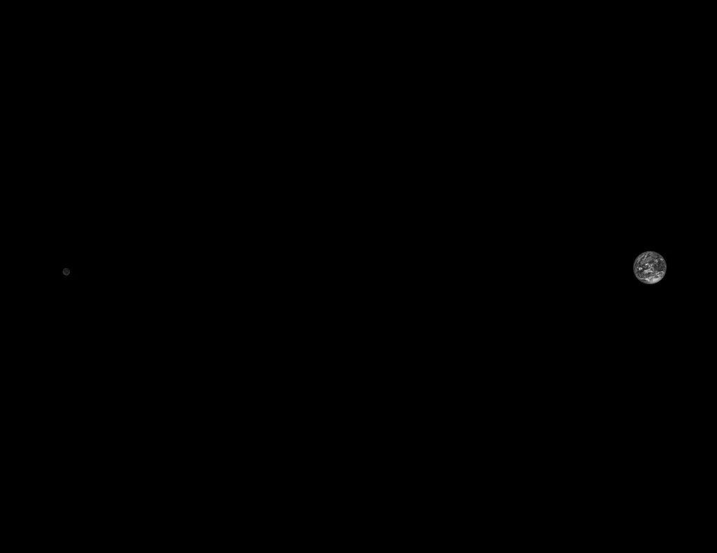 Terra e Lua fotografadas pela sonda Lucy a cerca de 1,4 milhão de km (Imagem: Reprodução/NASA/Goddard/SwRI)