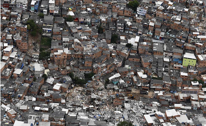 Vista aérea do Jardim Heliópolis: dados oficiais apontam quase 200 mil habitantes na comunidade (Foto: Fernando Donasci/Folhapress)