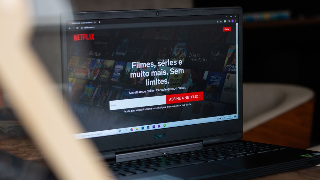 Netflix, em ação coordenada, está distribuindo fundos de auxílio a profissionais independentes da indústria do cinema e TV, com pouco mais de R$ 5 milhões destinados especificamente ao Brasil (Foto: Matheus Argentoni/Canaltech)
