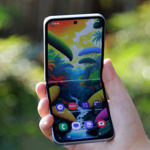 Samsung Galaxy Z Flip6, 5G, 256 GB, 12 GB RAM, Galaxy AI | CUPOM + PIX