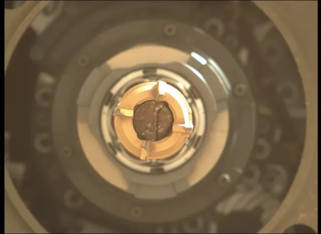 A 7º amostra coletada pelo rover Perseverance (Imagem: Reprodução/NASA/JPL-Caltech/ASU)