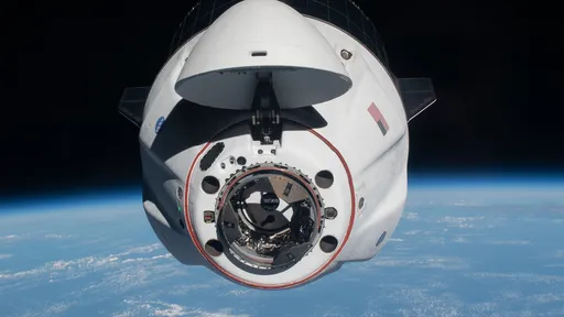 Astronautas da Crew-2 estão dando uma volta ao redor da ISS para fotografá-la