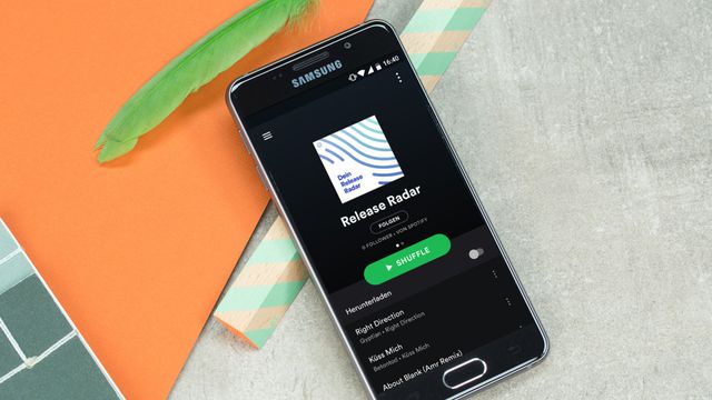 Samsung anuncia parceria com Spotify para bater ainda mais de frente com a Apple