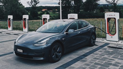 Tesla é 1ª montadora do mundo a vender 2 milhões de carros elétricos