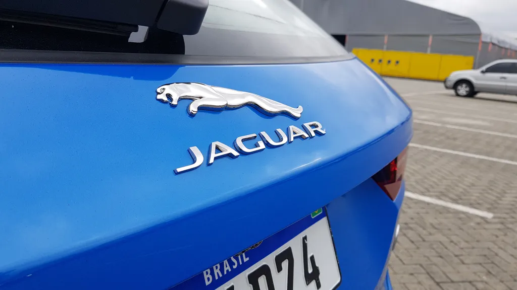 A vida com um Jaguar F-Pace SVR é extremamente divertida — e segura (Imagem: Felipe Ribeiro/Canaltech)
