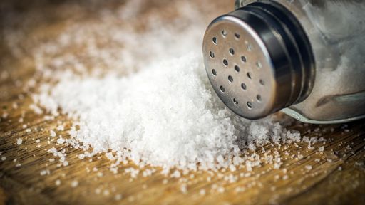 FDA faz alerta a restaurantes e fábricas de alimentos para reduzir sódio