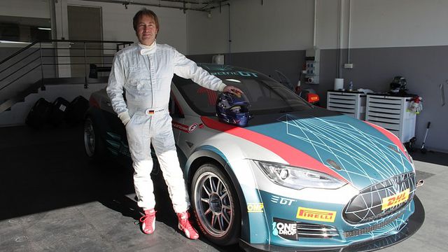 Heinz-Harald Frentzen, ex-F1, testa carro elétrico da Tesla
