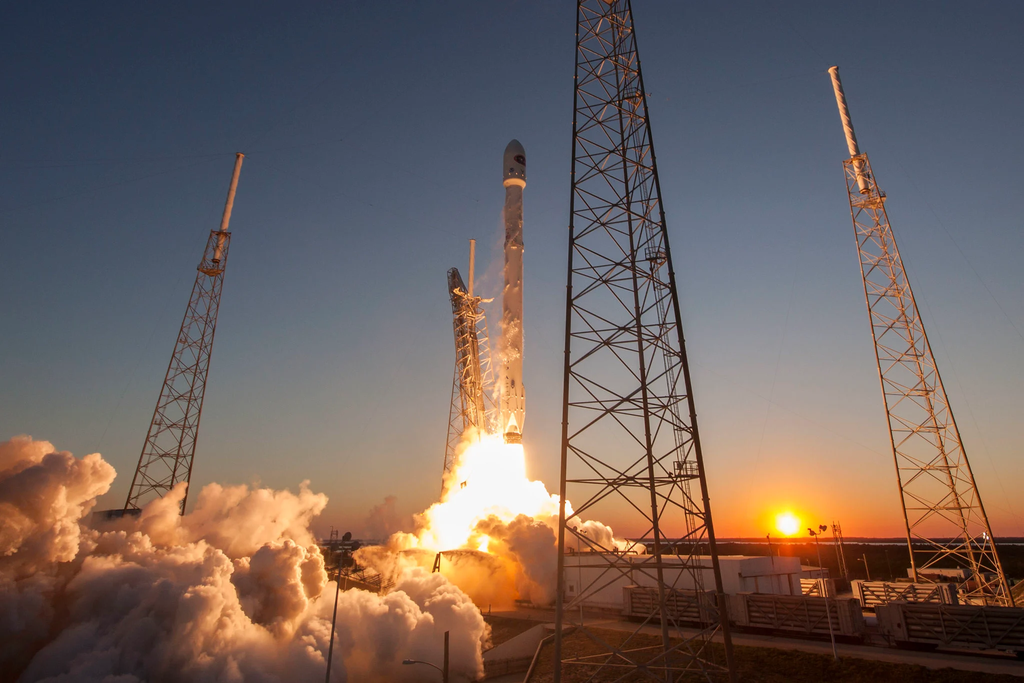 O satélite Deep Space Climate Observatory foi lançado em 2015, com um foguete Falcon 9 (Imagem: Reprodução/SpaceX)