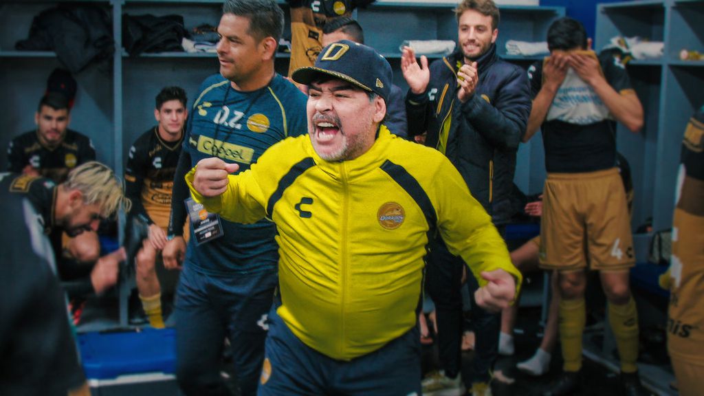 Maradona vai à loucura após um triunfo com o Dorados. (Imagem: Divulgação/Netflix)