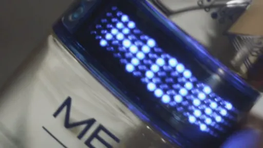 Garrafa de vodka com LED exibe mensagens para os festeiros na balada