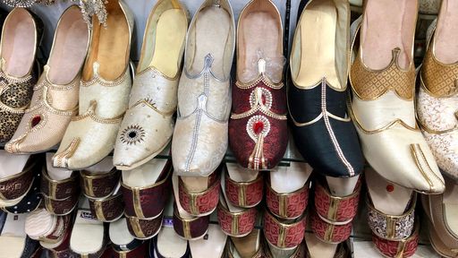 Sapatos pontudos da era medieval quebravam os pés das pessoas, mostra estudo