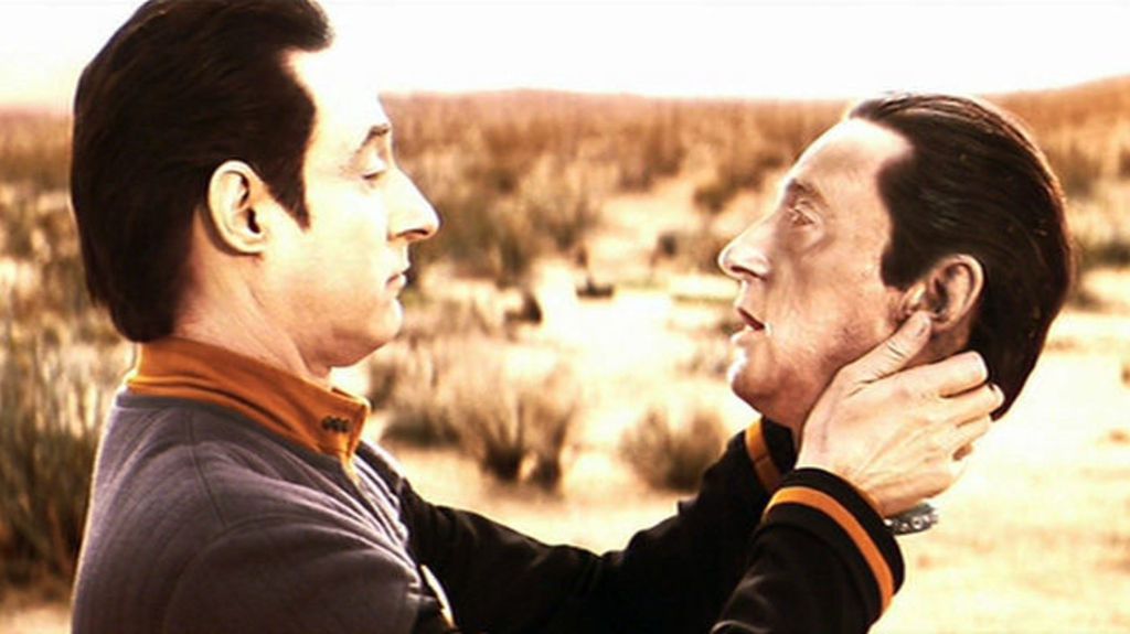 Data segura a cabeça de B-4 em Star Trek: Nemesis (Foto: Reprodução/Paramount Pictures)