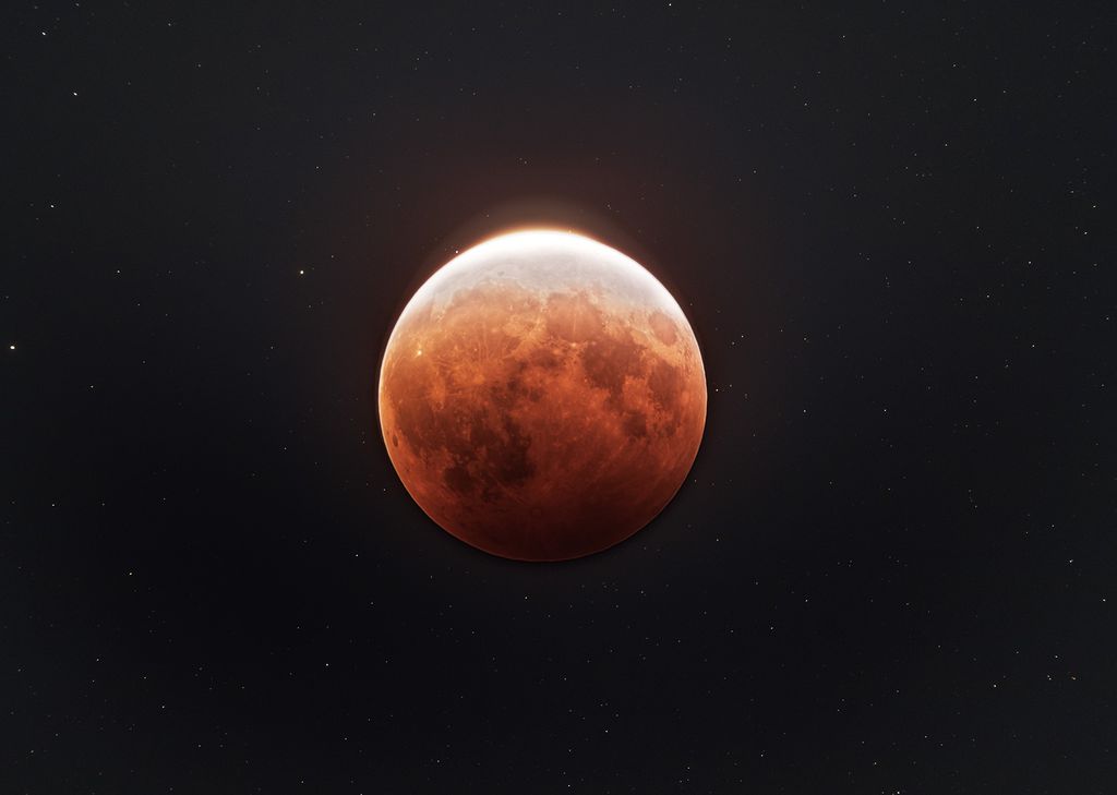 Eclipse lunar total registrado em Sidney, cuja fase total durou cerca de 14 minutos (Imagem: Reprodução/Peter Ward (Barden Ridge Observatory)