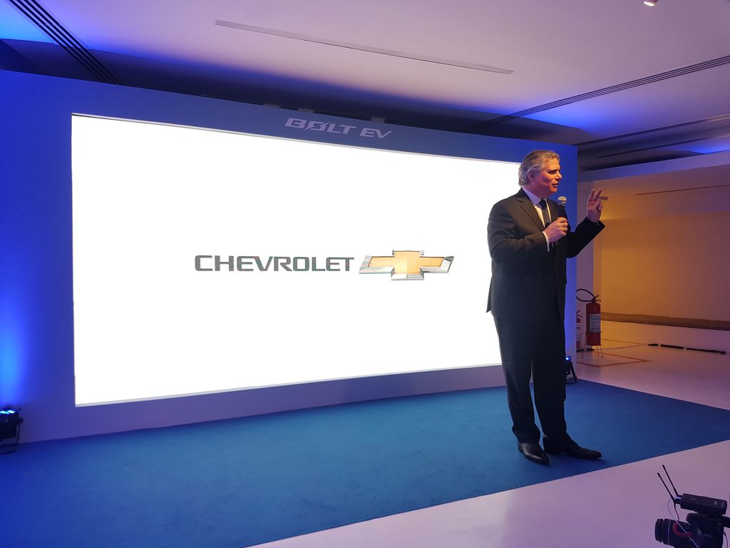 Carlos Zarenga, presidente da GM da América do Sul, em apresentação do Chevrolet Bolt (Foto: Felipe Ribeiro/Canaltech)
