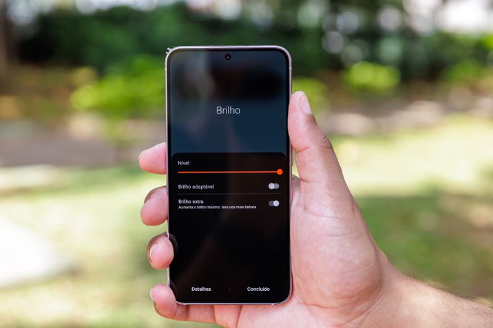 Galaxy S23 tela brilho