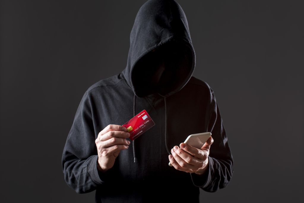 Evite que os criminosos tenham acesso a suas contas bancárias em caso de roubo do celular (Imagem: Reprodução/Freepik) 