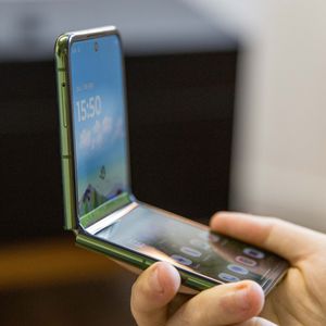 Smartphone Motorola Razr 50 Ultra, 5G, 512 GB, 12 GB RAM (+12 GB RAM Boost), Moto AI | CUPOM + PIX