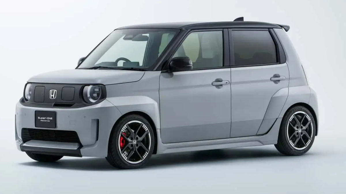 Honda apresenta seu novo carro elétrico com câmbio manual e 