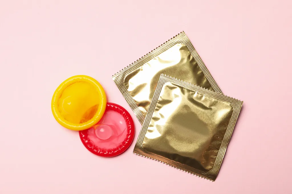 No momento, camisinhas e vasectomias são as únicas opções contraceptivas disponíveis aos homens (Imagem: AtlasComposer/Envato)