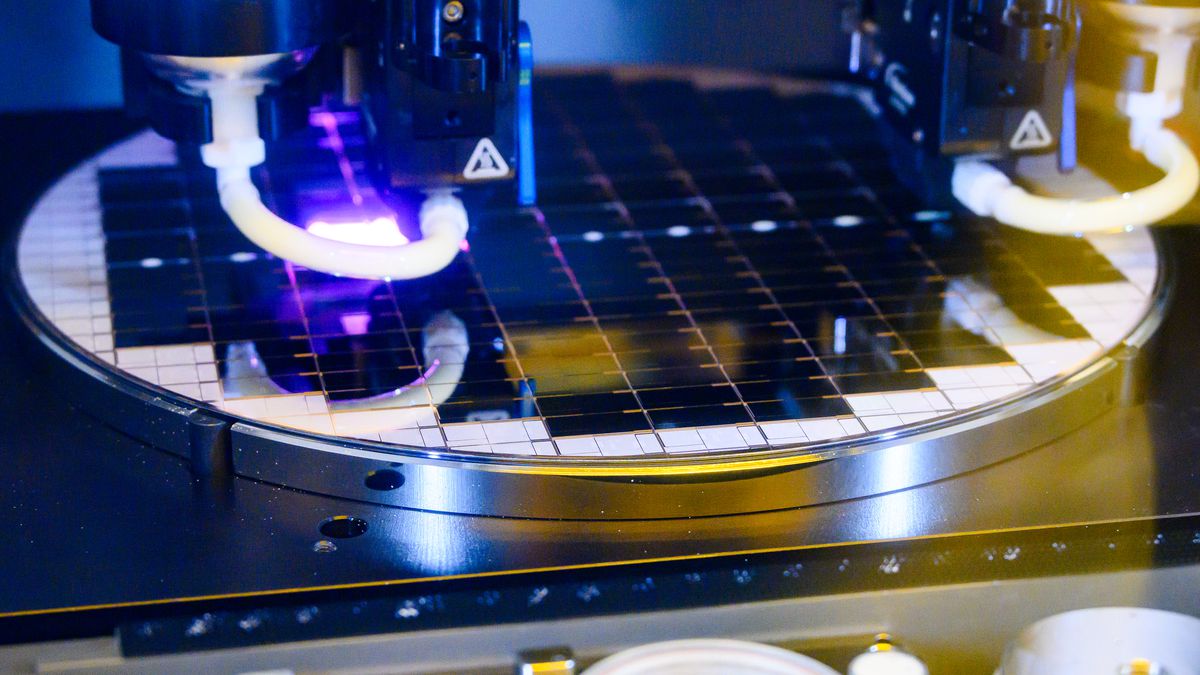 Intel tem problemas com litografia 18A, afetando CPUs Panther Lake