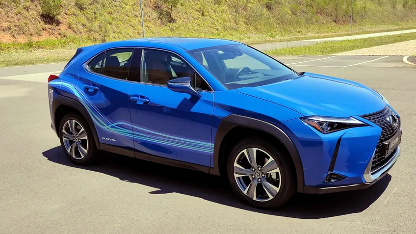 Dirigimos o Lexus UX 300e  SUV Toyota in dito no Brasil - 58