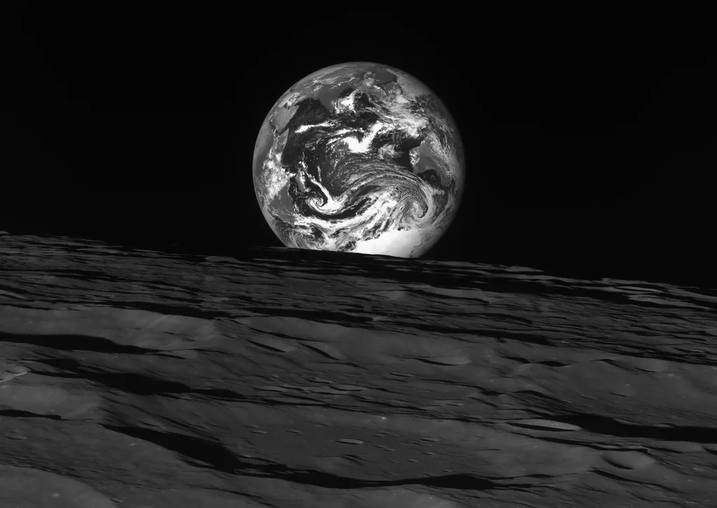 A foto da Terra que ilustra a capa desta notícia foi tirada pela Danuri em 24 de dezembro a 344 km da superfície lunar (Imagem: KARI)