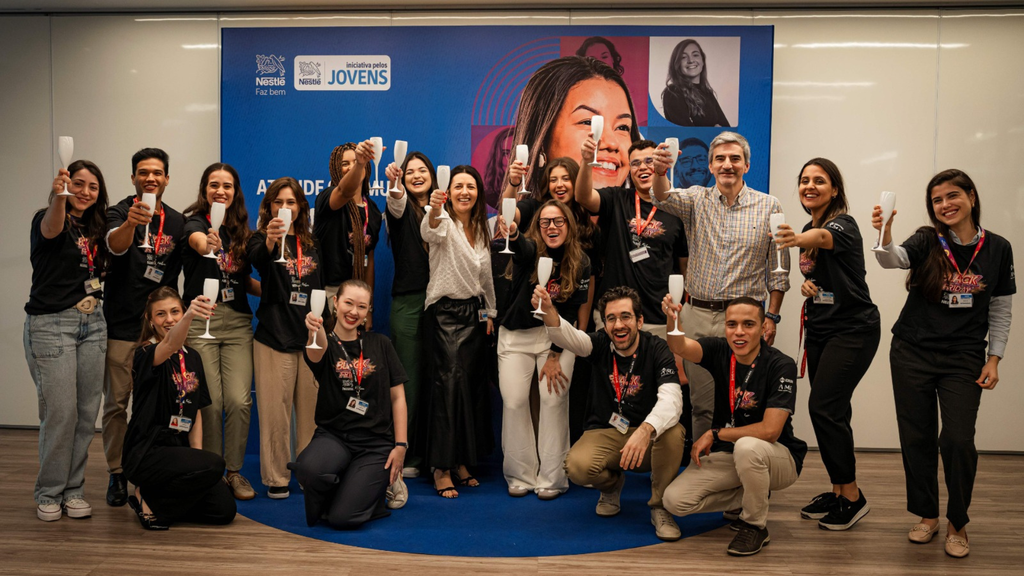 pessoas no escritório da nestlé