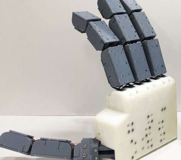 Mão robótica com dobradiça flexural cruzada (Imagem: Reprodução/DGIST)