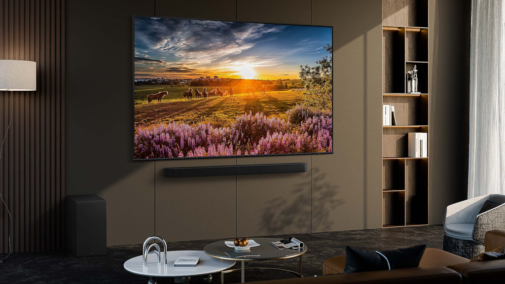 A Smart TV 4K Samsung QLED Q65D traz qualidade de imagem aprimorada, diversos novos recursos de IA e segurança melhorada com Knox (Imagem: Reprodução/Samsung)