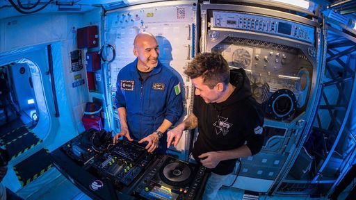 Astronauta e DJ apresentaram show ao vivo na Estação Espacial Internacional