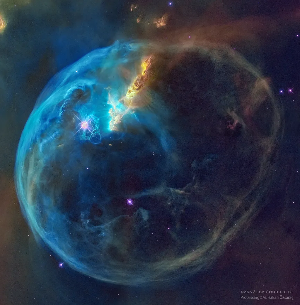A Nebulosa da Bolha mede aproximadamente 7 anos-luz de extensão (Imagem: Reprodução/NASA, ESA, Hubble/Mehmet Hakan Özsaraç)
