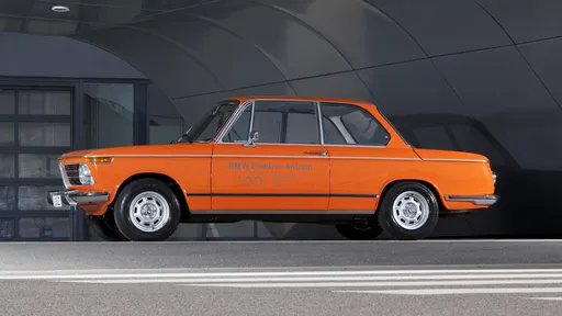 Primeiro carro elétrico da BMW completa 50 anos